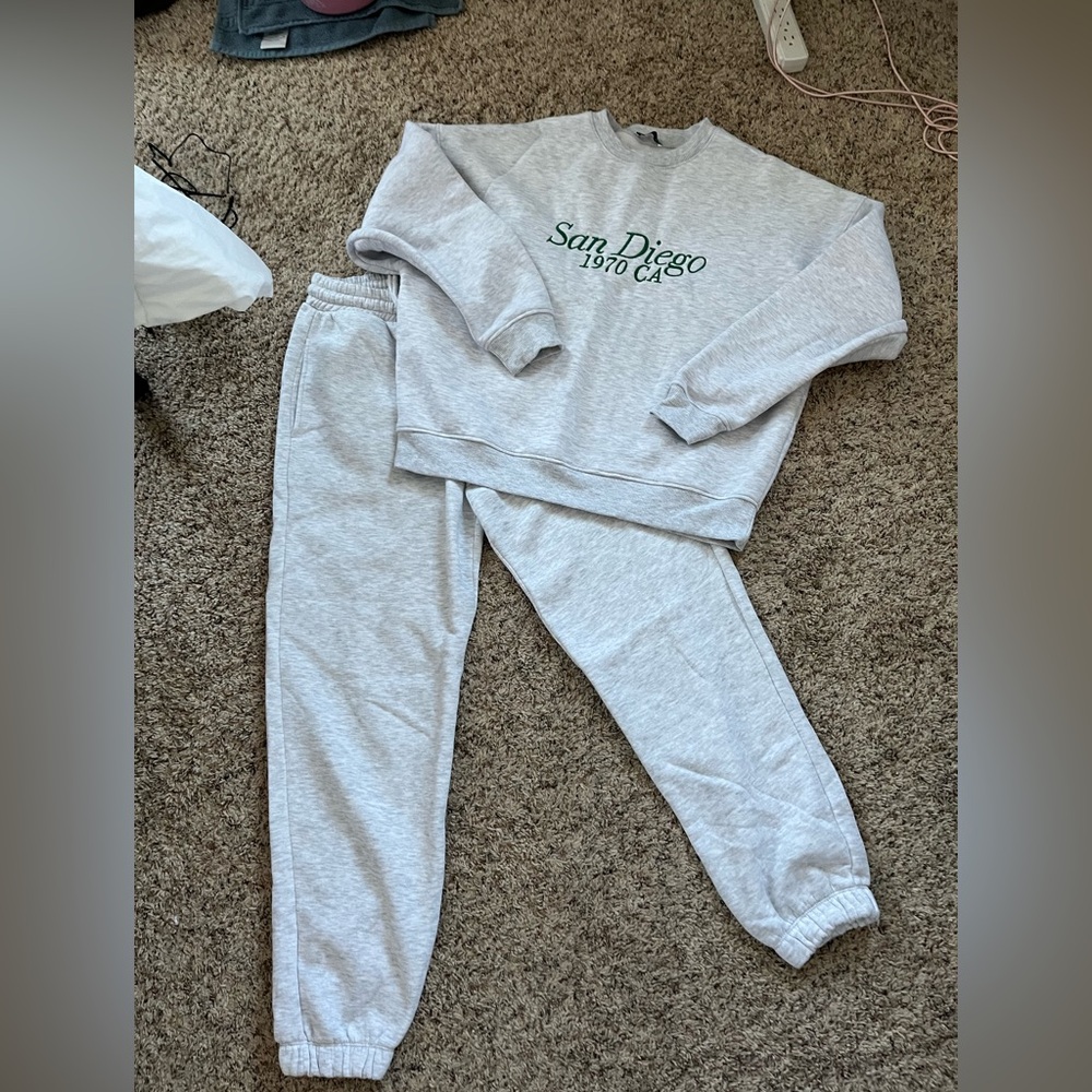 Zara Light Gray Sweatpants and Sweatshirt Set